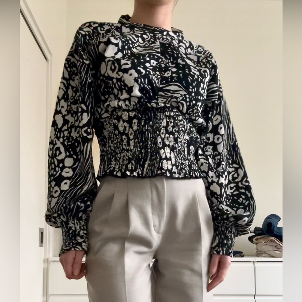 Elegant blouse with corset effect, peplum sleeve